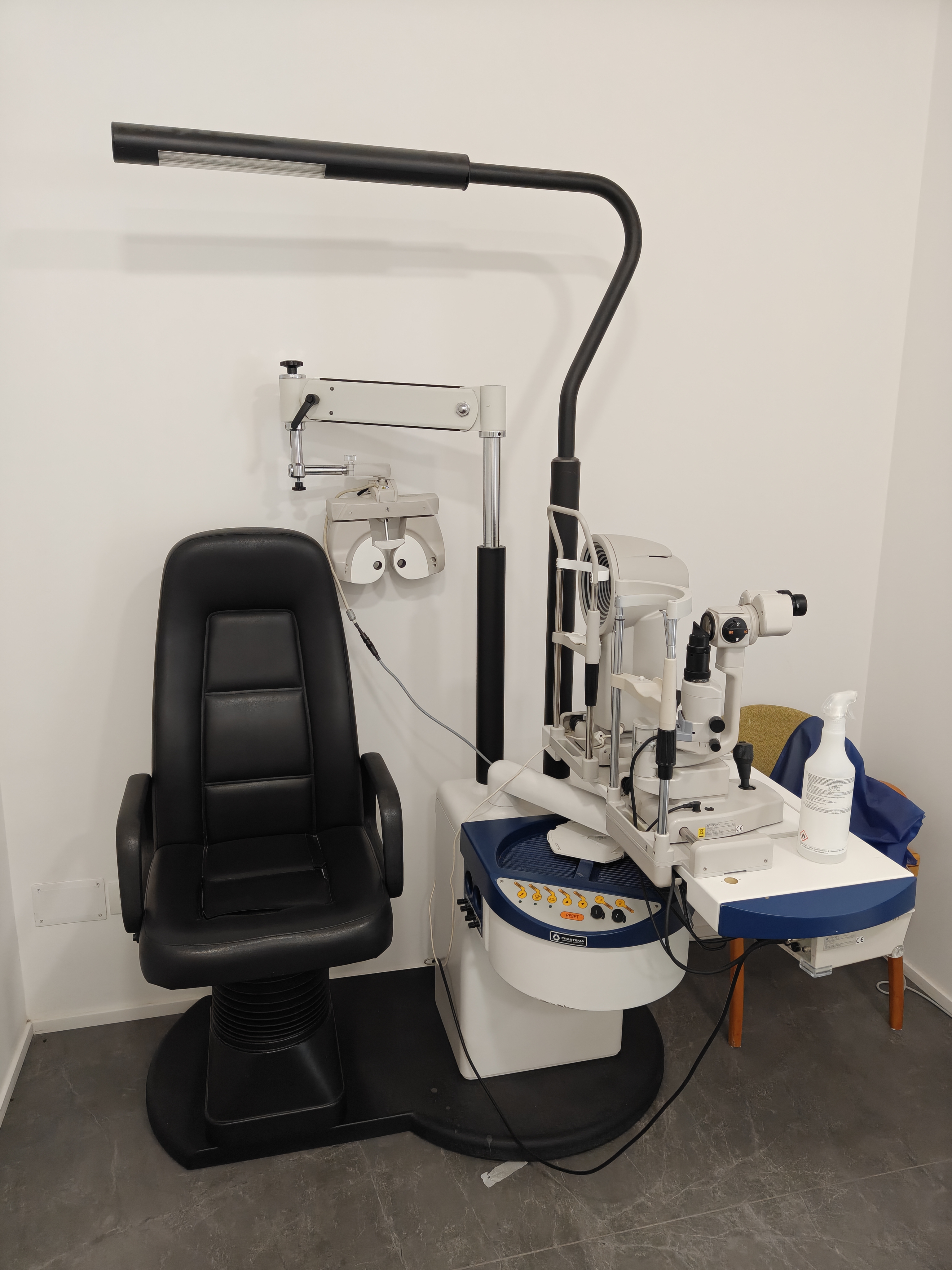 Riunito, zona esame optometrico, topografo corneale e lampada a fessura TOPCON